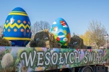 Ogromne pisanki w trasie po Rumi