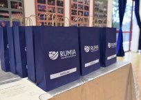 Wyróżniający się uczniowie i nauczyciele rumskich placówek oświatowych zostali nagrodzeni (1)