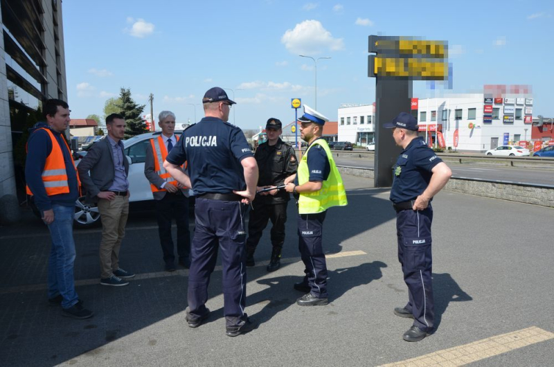 Komisja pracowała na miejscu zdarzenia drogowego