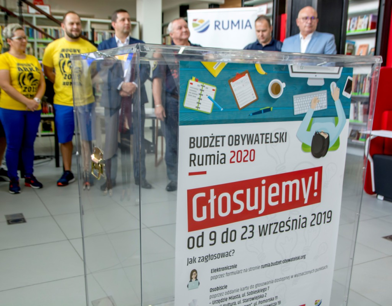 Pierwsze głosy oddane – urna powoli się zapełnia