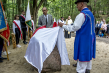 Odsłaniając obelisk, upamiętnili ofiary drugiej wojny światowej