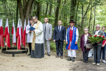Odsłaniając obelisk, upamiętnili ofiary drugiej wojny światowej