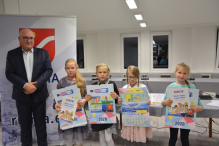 Z dziecięcych prac powstały zbiory bajek i kalendarze