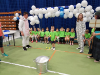 Młodzież zorganizowała sportowe Mikołajki dla przedszkolaków