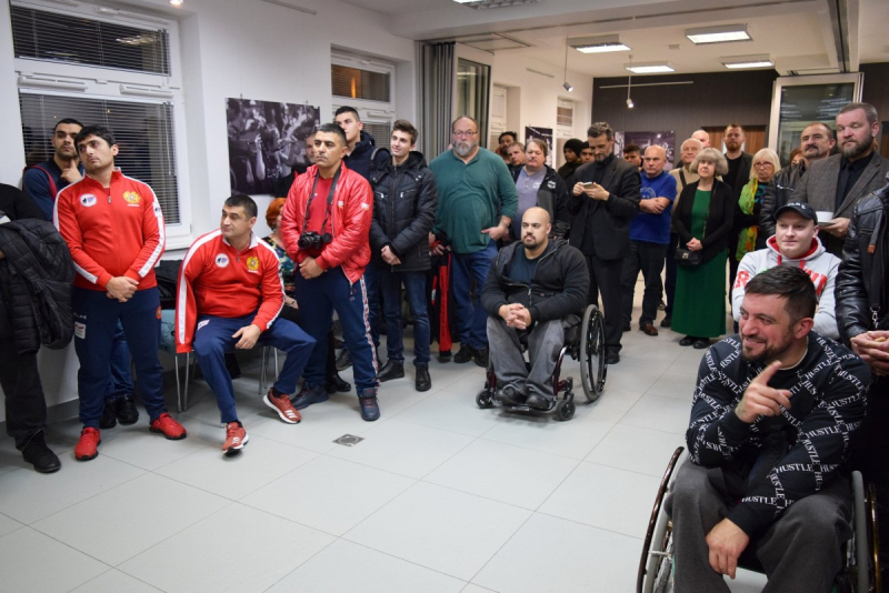 Para armwrestling w Stacji Kultura – wystawa zdjęć Tomasza Wiśniowskiego
