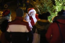 Nowe miejsce się przyjęło – rekordowa frekwencja na Jarmarku Świątecznym