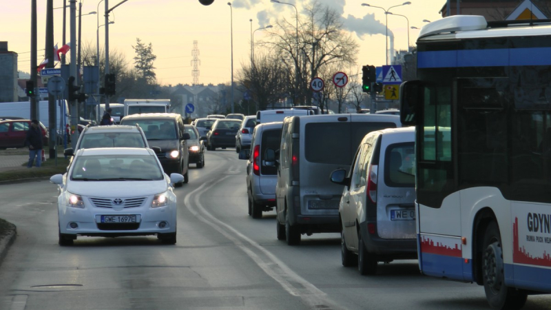 Zmiana organizacji ruchu na skrzyżowaniu ulic Dębogórskiej, Kościelnej i Mickiewicza