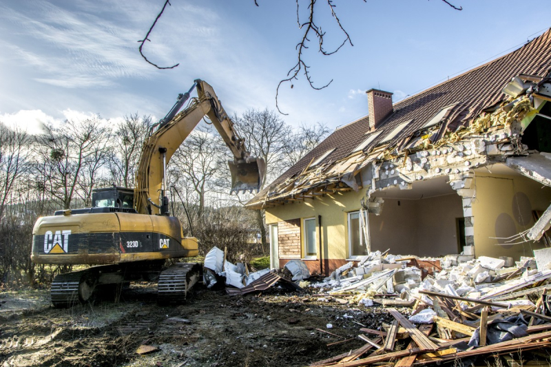 Budowa węzła integracyjnego coraz bliżej, trwają wyburzenia