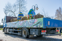 Ogromne pisanki ruszyły w trasę po Rumi