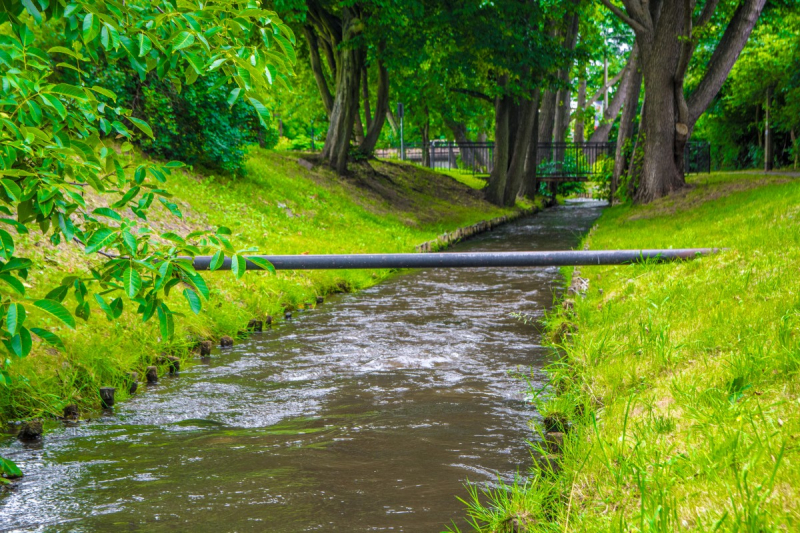 Odprowadzanie deszczówki – co zrobić, by płacić mniej lub nie płacić wcale ?