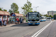 Pierwsze w Polsce hybrydowe „lwy” wyjechały na ulice Rumi