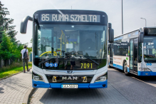 Pierwsze w Polsce hybrydowe „lwy” wyjechały na ulice Rumi