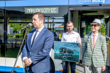 Pierwsze w Polsce hybrydowe „lwy” wyjechały na ulice Rumi
