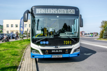 Pierwsze w Polsce hybrydowe „lwy” wyjechały na ulice Rumi