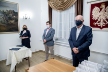 Wolontariusze z Rumi, którzy szyli i dystrybuowali maseczki, zostali nagrodzeni