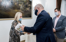 Wolontariusze z Rumi, którzy szyli i dystrybuowali maseczki, zostali nagrodzeni