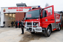 Rumscy strażacy otrzymali nowy samochód ratowniczo-gaśniczy