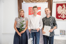Najlepsi rumscy ósmoklasiści otrzymali nagrody burmistrza