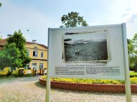 Przy MDK-u w Rumi stanęła plenerowa wystawa o rumskim lotnisku