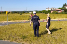 Codziennie policjanci przeprowadzają wspólnie ze szkołami egzaminy na kartę rowerową