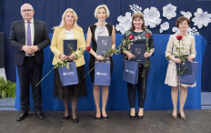Najlepsi uczniowie i nauczyciele nagrodzeni przez burmistrza Rumi