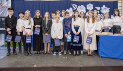 Najlepsi uczniowie i nauczyciele nagrodzeni przez burmistrza Rumi