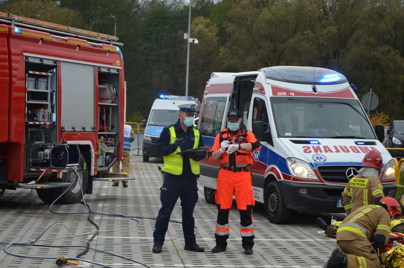 Ćwiczenia służb w związku z wypadkiem drogowym