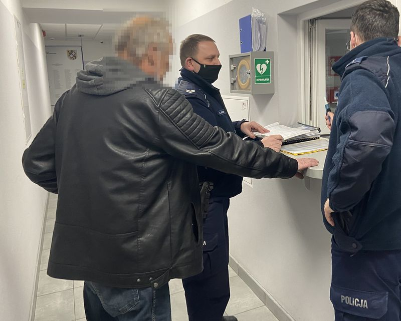Policjanci zatrzymali dwóch nietrzeźwych kierowców