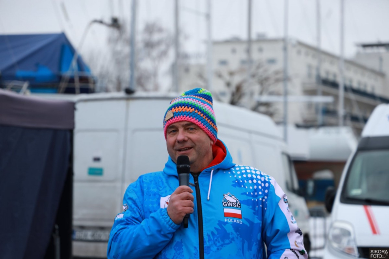 Rumianin Piotr Biankowski – w lodowatej wodzie jest w swoim żywiole