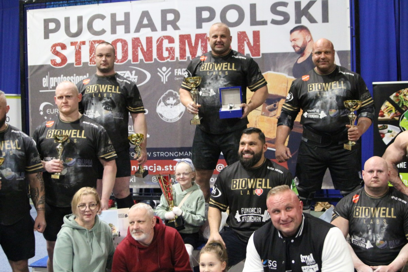 Strongmani pomogli chorej rumiance