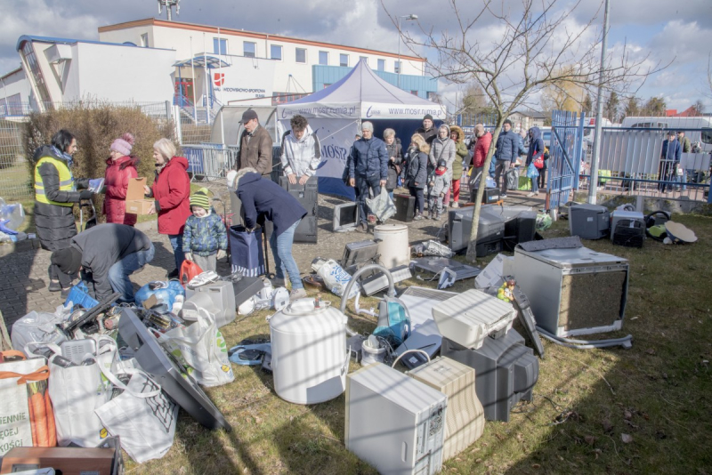 Mieszkańcy Rumi wymienili odpady na wiosenne sadzonki
