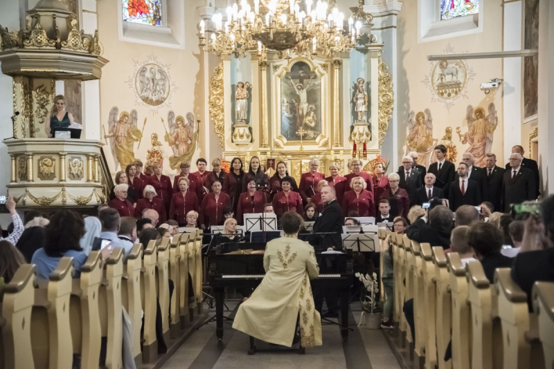 Chór świętej Cecylii z Rumi koncertowo uczcił setne urodziny. Wydarzenie docenił maestro Krzesimir Dębski