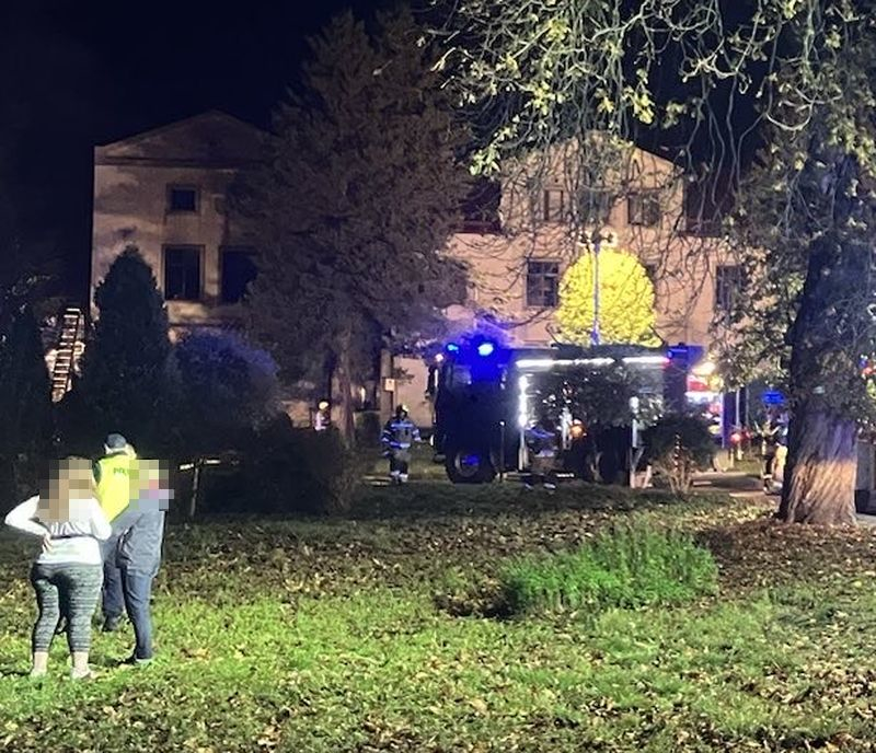 Policjanci brali udział w działaniach podczas pożaru