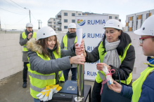 Pod blokiem mieszkalnym w Rumi zabetonowali wiadomość dla przyszłych pokoleń