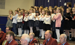 Koncert kolęd z udziałem orkiestry dętej oraz uczniów z Ósemki i Dziesiątki z Rumi