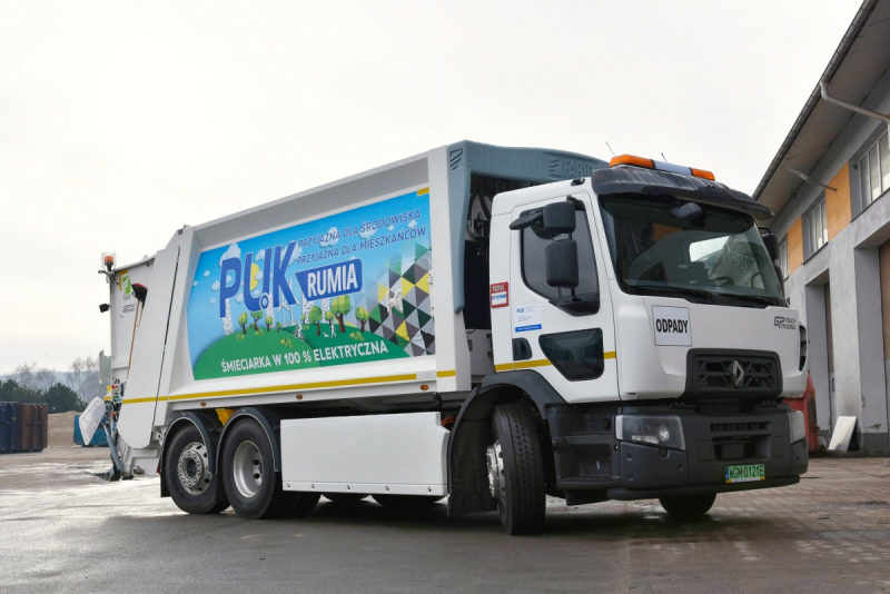 Pierwsza w pełni elektryczna śmieciarka rozpoczęła pracę dla Rumi