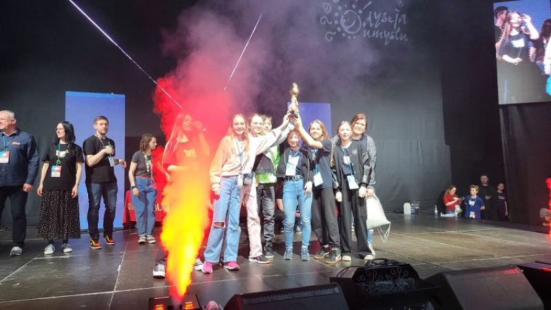 Uczniowie z Dziewiątki uruchomili zrzutkę, by pojechać do Stanów i reprezentować Rumię