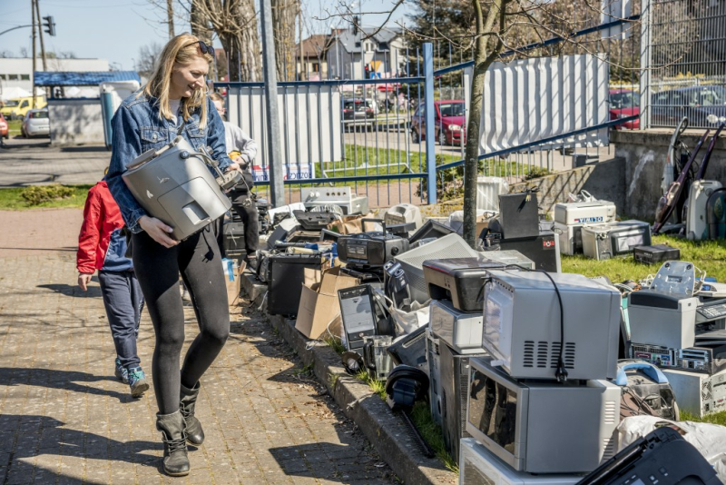 Mieszkańcy Rumi wymienili tony odpadów na setki roślin