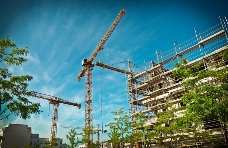 Nowe standardy budownictwa: dlaczego warto zwrócić uwagę na energooszczędność?