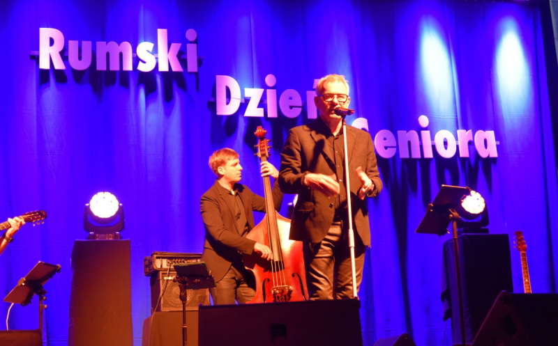 Rumscy Seniorzy świętowali z Robertem Janowskim