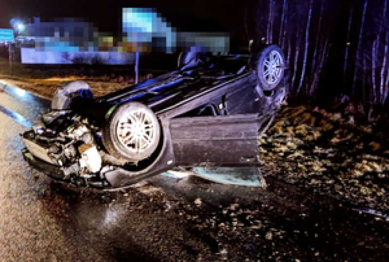Dwie kolizje drogowe na terenie gminy Szemud w wyniku niedostosowania prędkości do warunków zimowych