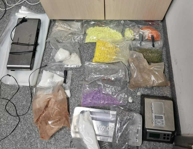 Kryminalni z Wejherowa zatrzymali dwóch mężczyzn, którzy posiadali ponad 3 kg narkotyków