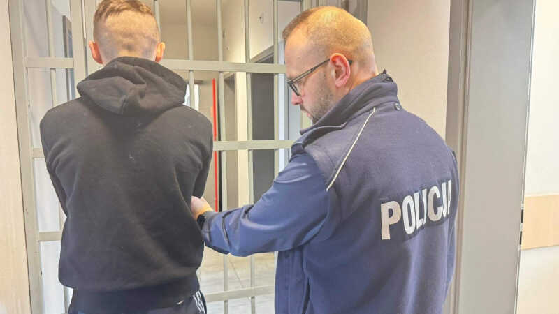 Policjanci z Rumi zatrzymali dwóch złodziei perfum