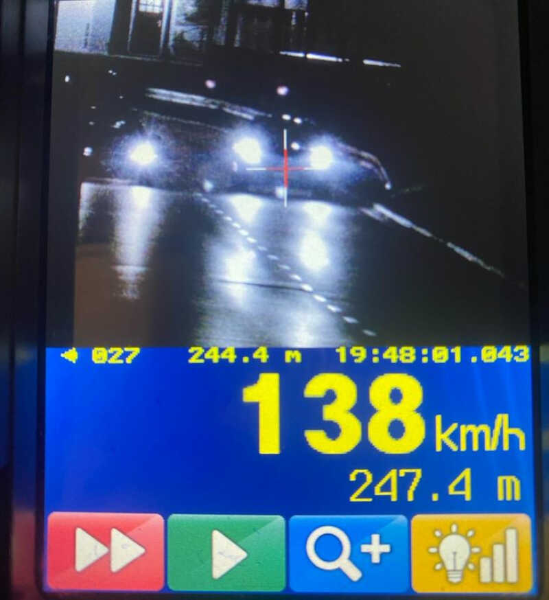 Jechał 138 km/h na obowiązującej pięćdziesiątce - stracił prawo jazdy
