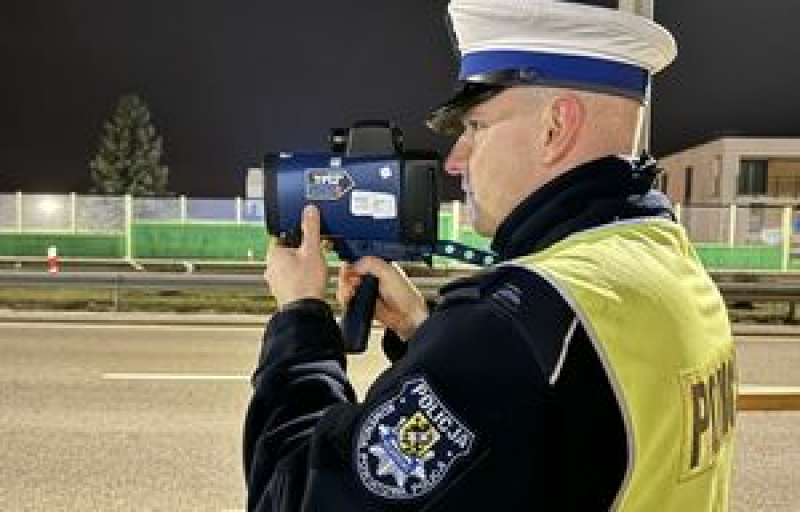 Przekroczył prędkość o ponad 50 km/h i nie miał uprawnień do kierowania