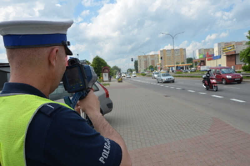 Spiesz się powoli- dwaj kierowcy stracili prawa jazdy za znaczne przekroczenie prędkości na terenie zabudowanym