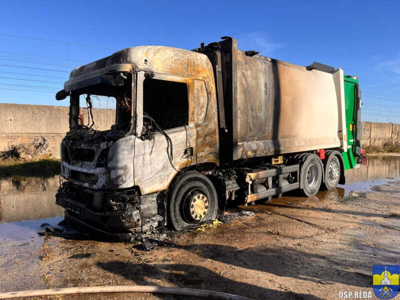 Pożar śmieciarki na gaz CNG w Rumi
