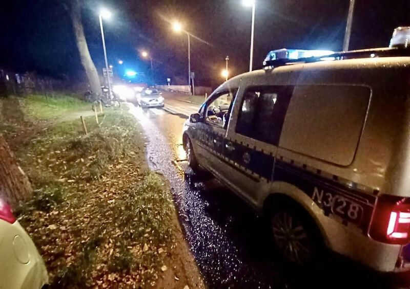 Pieszy wtargnął na jezdnię bezpośrednio przed jadący samochód