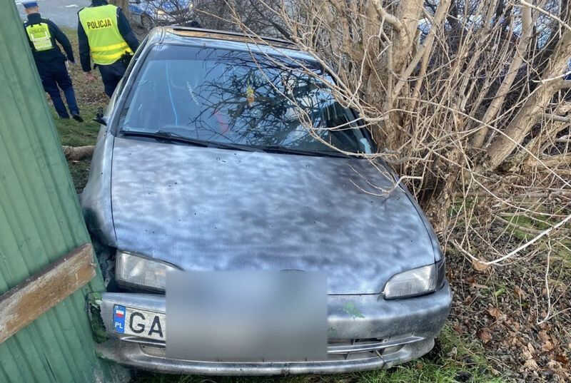 Pościg za kierowcą w Rumi zakończony zatrzymaniem w Gdyni – mężczyzna odpowie za przestępstwo niezatrzymania do kontroli drogowej.