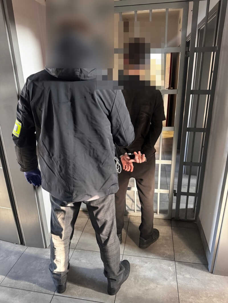 Tymczasowy areszt dla 17-latka za zniszczenie 40 samochodów